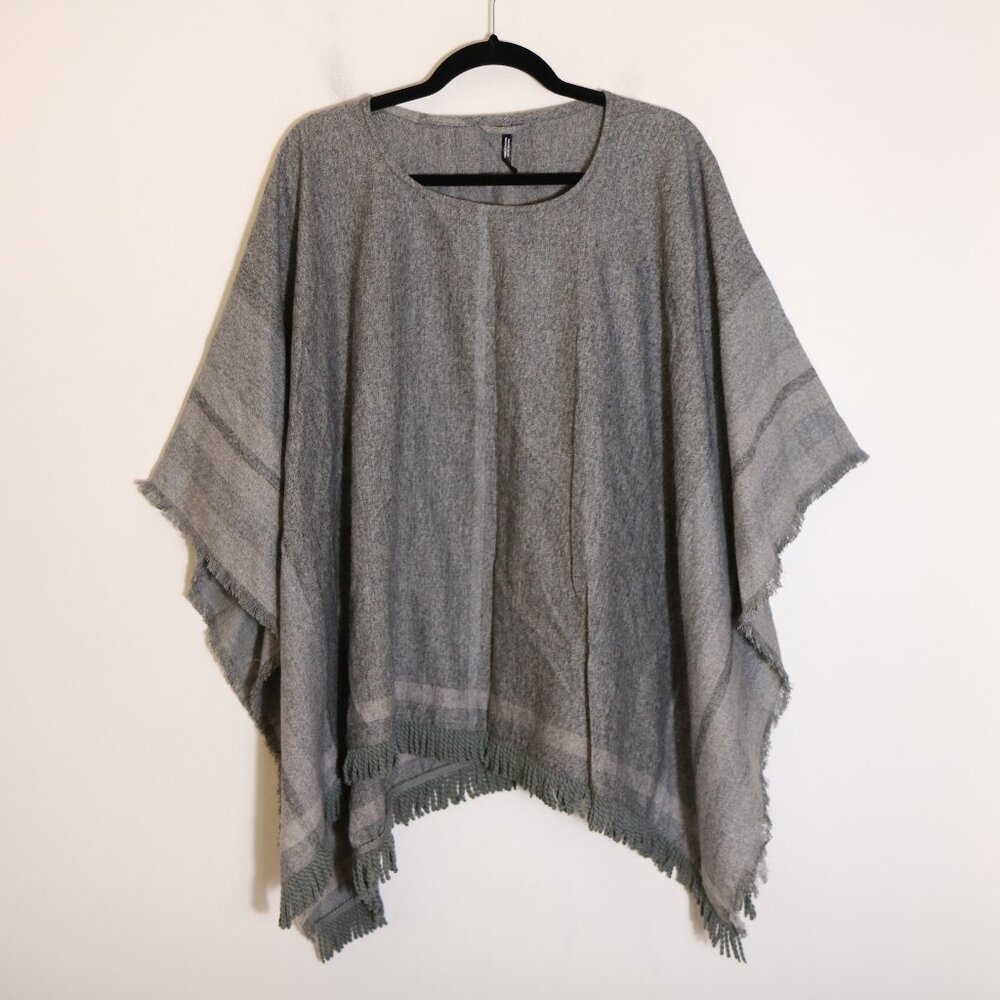 Kuhl Woven Poncho Womens Small Gray Fringe‎ Lightweight Neutral Classic Slouchy